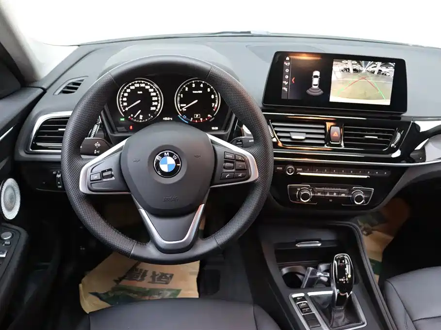 BMW 1 Series 2023 120i M Sport фото 26