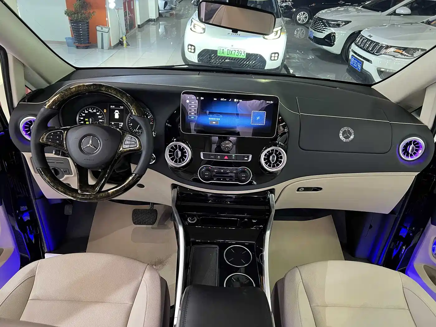 Mercedes-Benz Vito 2023 2.0T Elite 7-Seater фото 4