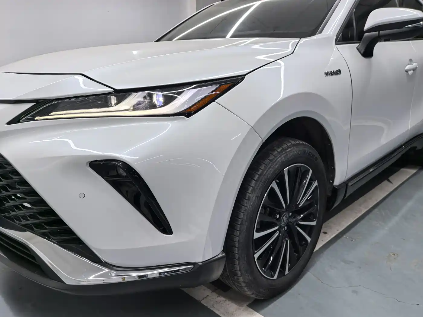 Toyota Venza 2022 Dual Engine 2.5L CVT 2WD Premium фото 11