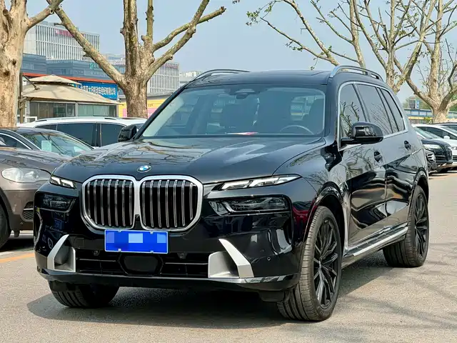 BMW X7 2023 xDrive40i Leading Luxury Package
