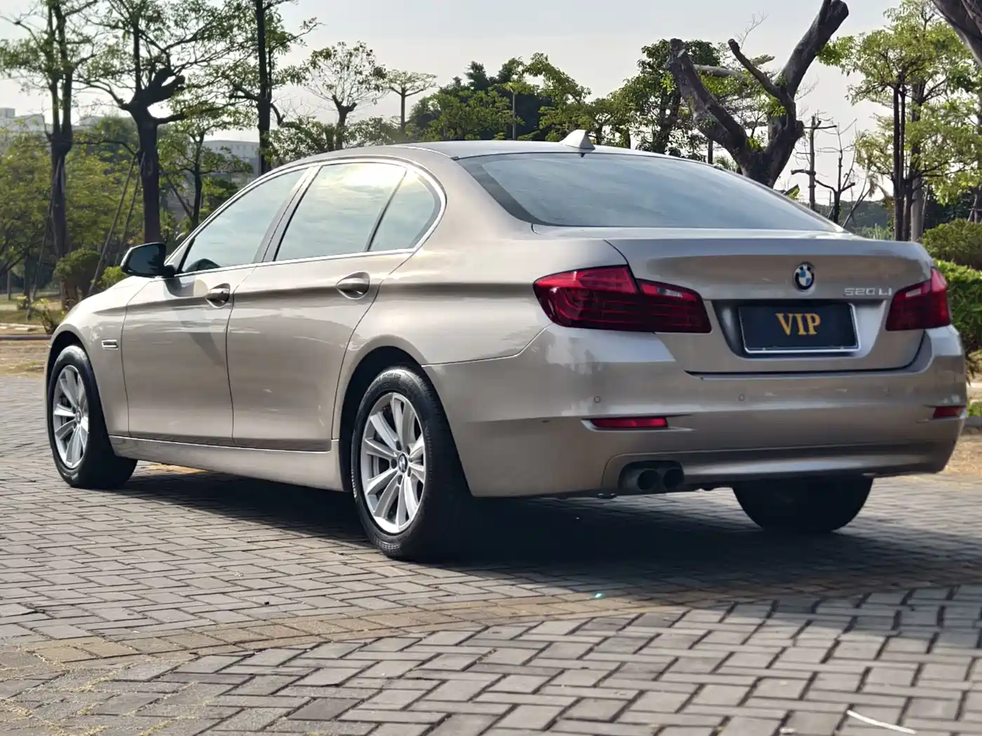 BMW 5 Series 2017 520Li Classic Edition фото 6