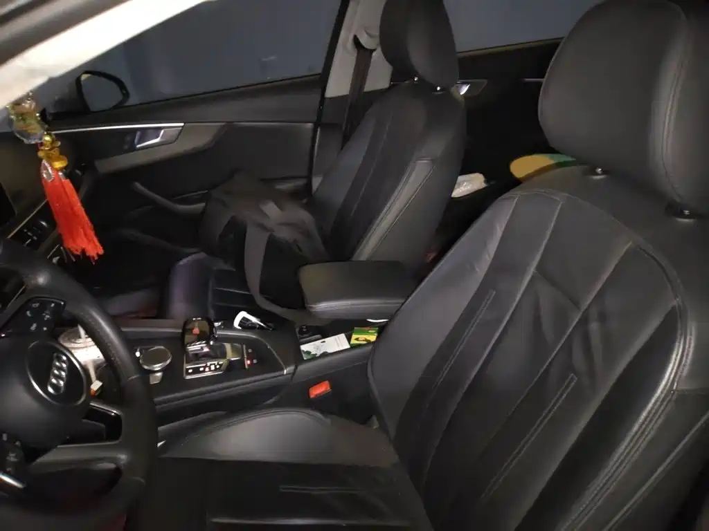 Photo 8 - Audi A4L