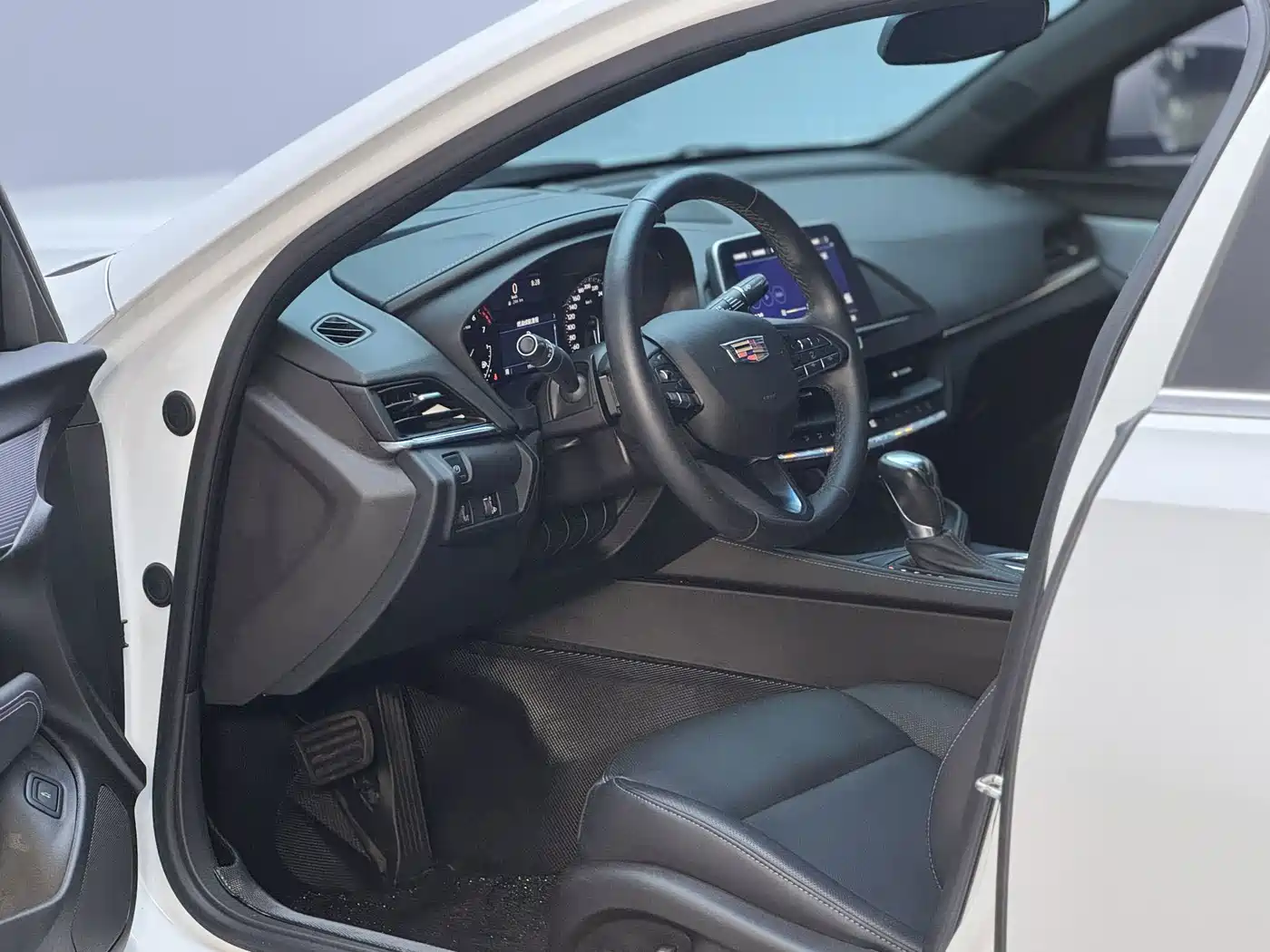 Cadillac CT4 2024 2023 28T Luxury Model