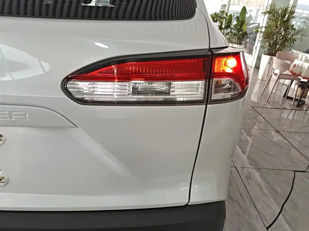 Toyota Frontlander 2023 2.0L CVT Elite Edition фото 8