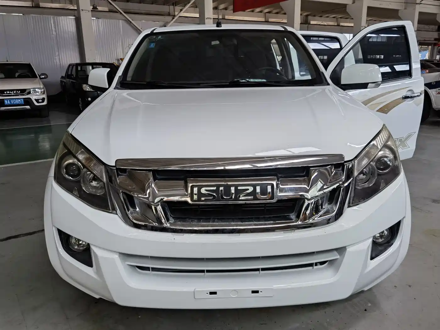 Isuzu Lingtuo 2019 2019 2.5T 2WD Manual Luxury Extended JE4D25Q5A