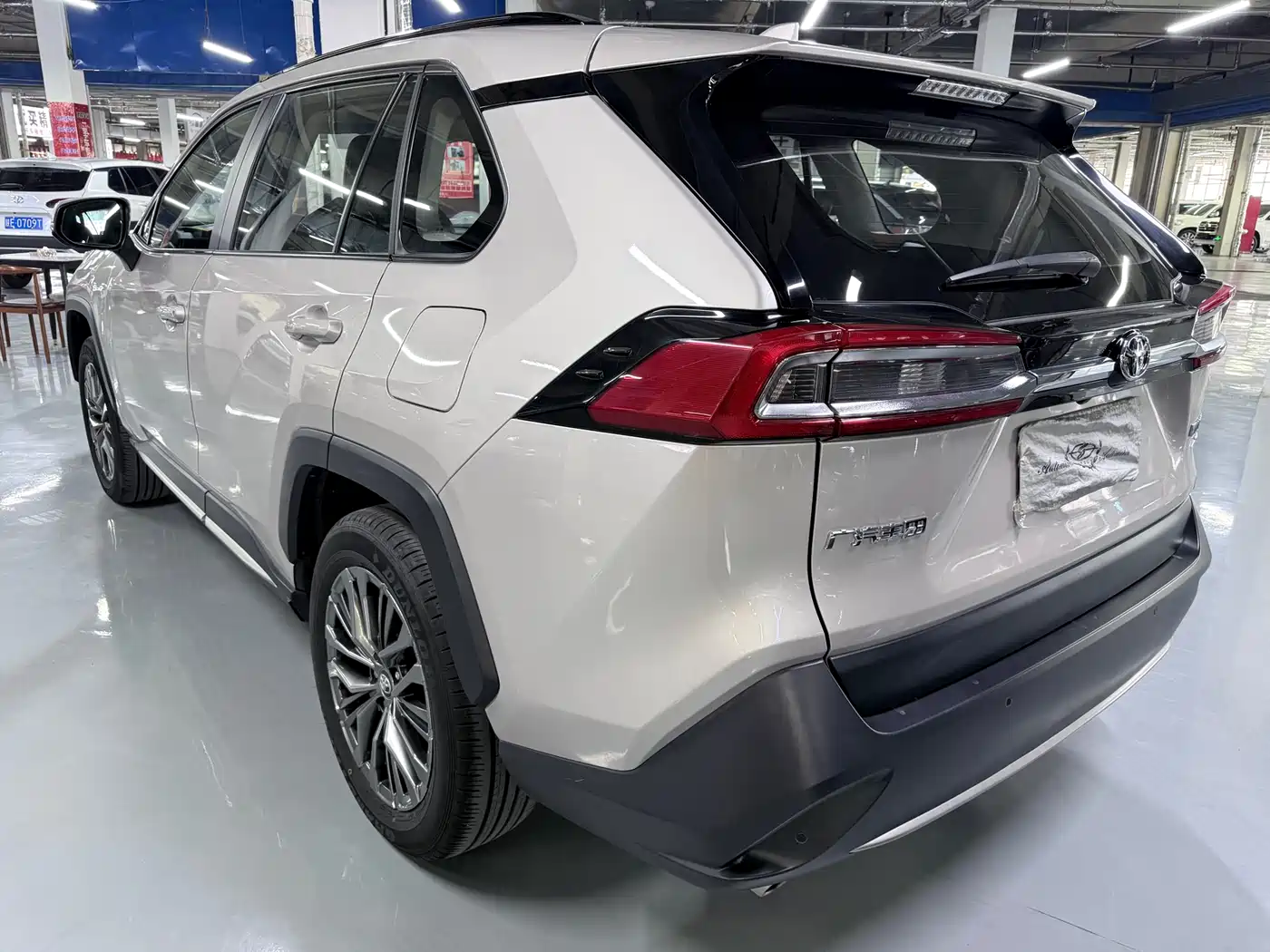 Toyota Wildlander 2023 2.0L CVT AWD Luxury PLUS фото 17