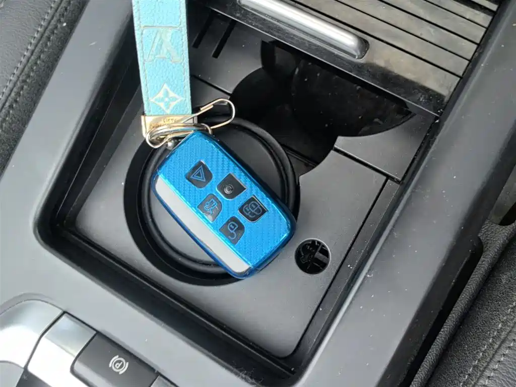Land Rover Discovery Sport 2019 240PS SE Edition China VI фото 9