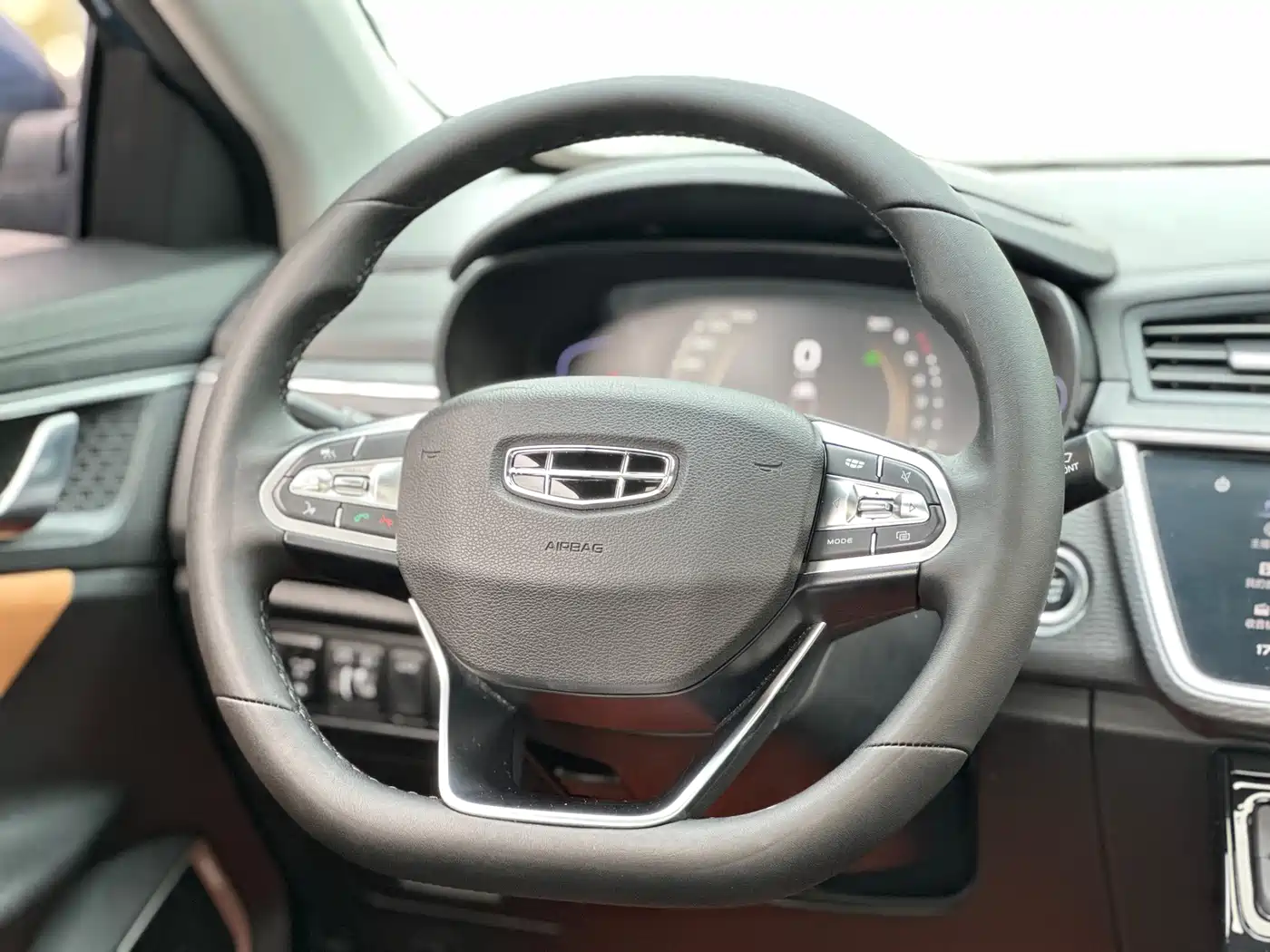 Фото 10 - Geely Emgrand GL