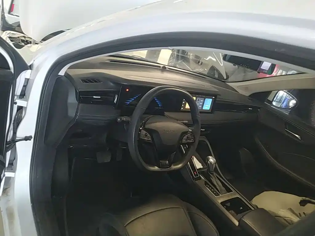 Roewe i5 2025 2023 1.5L CVT Luxury Edition