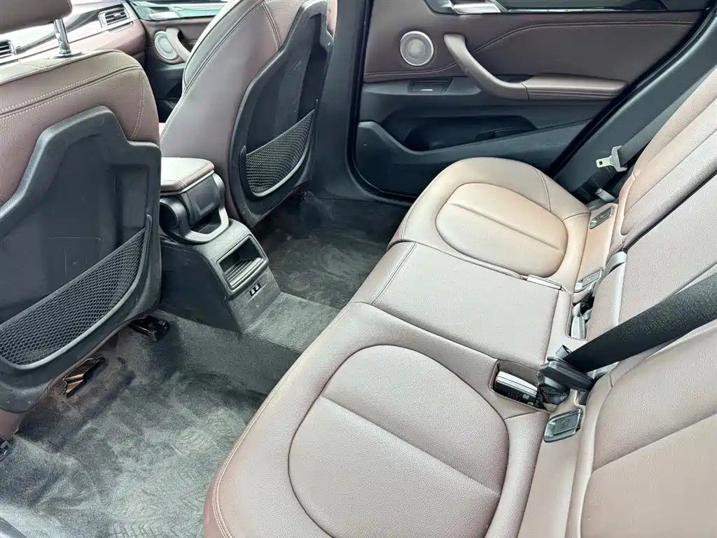 BMW X1 2022 sDrive20Li Fashion фото 8
