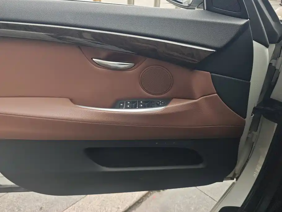BMW 5 Series GT 2016 2015 528i Leading