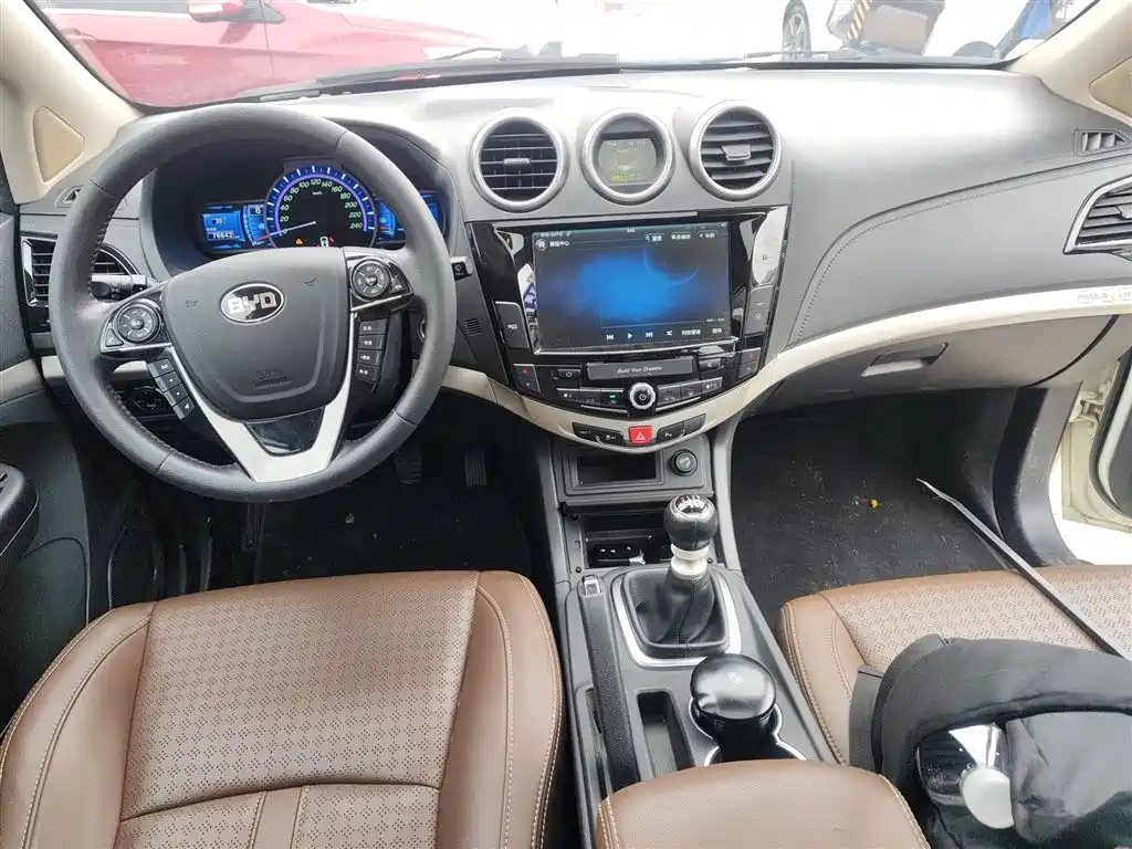 BYD S7 2016 1.5T Manual Premium Model фото 6
