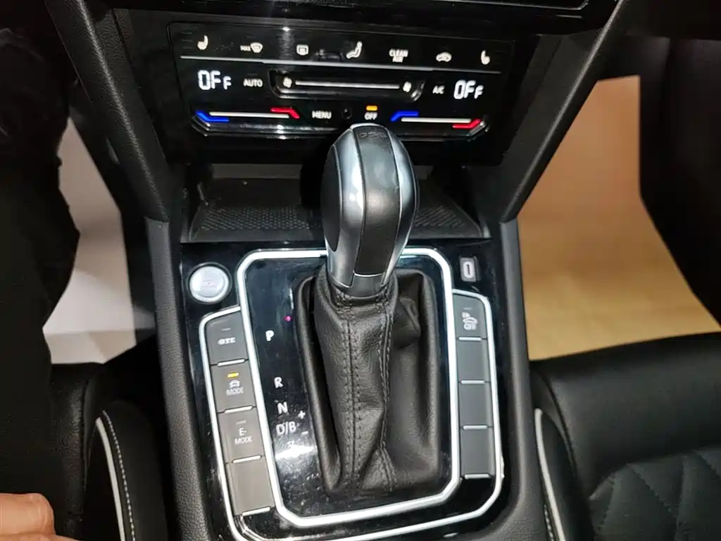 Volkswagen Magotan GTE Plug-in Hybrid 2022 GTE Luxury фото 14