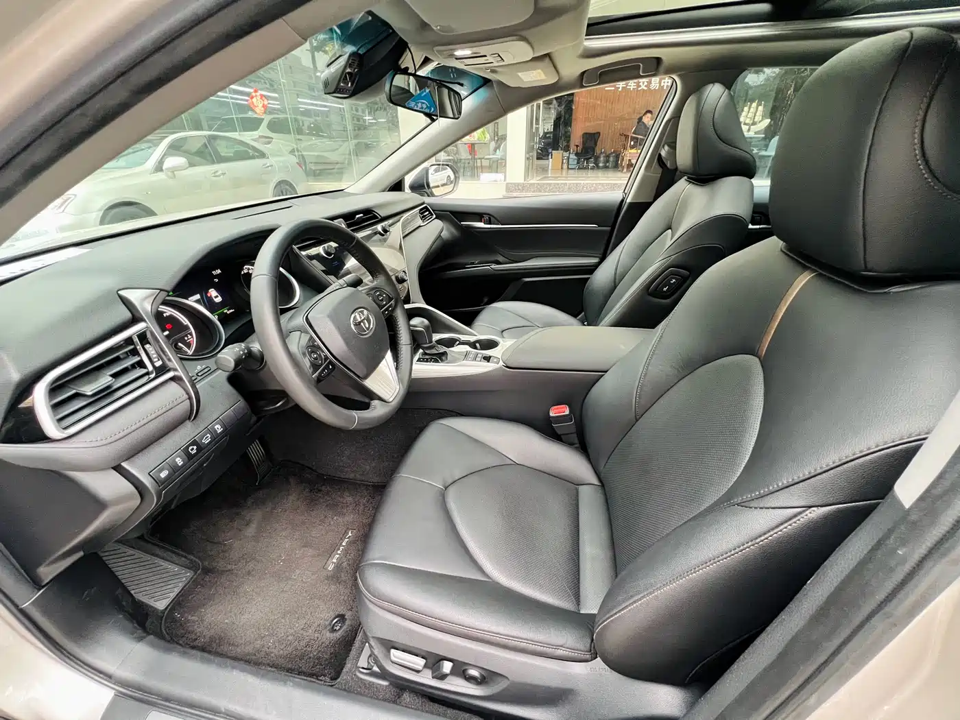 Toyota Camry 2019 Facelift Hybrid 2.5HG Luxury Edition фото 14
