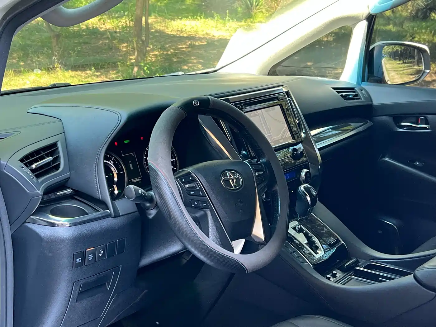 Toyota Vellfire 2019 Hybrid 2.5L HV Luxury Edition фото 3