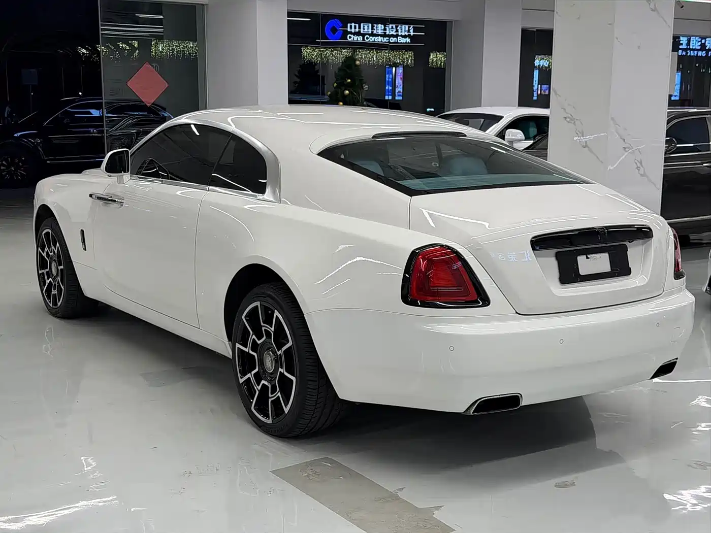 Фото 8 - Rolls-Royce Wraith