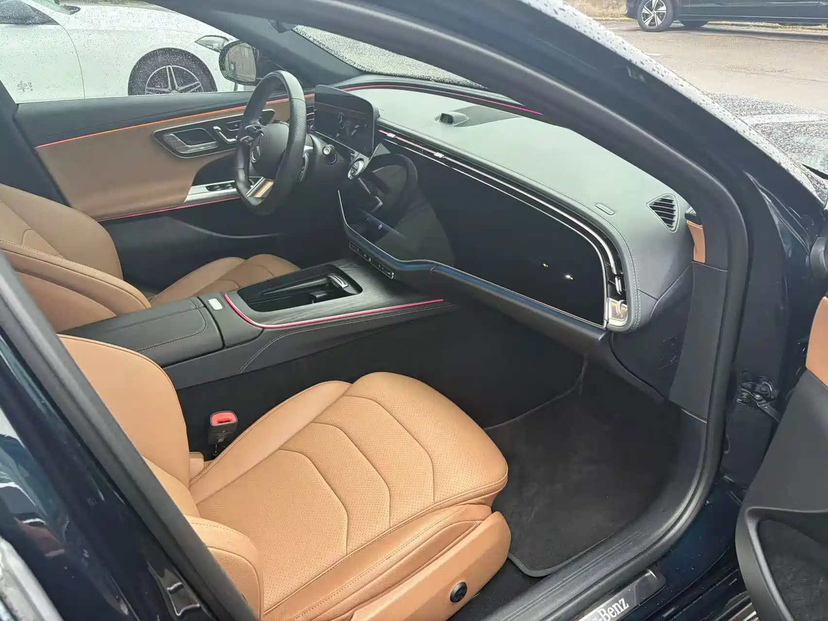 صورة 2 - Mercedes-Benz E-Class