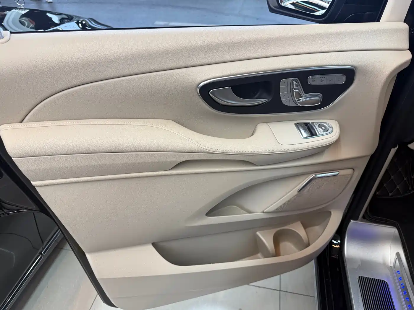 MERCEDES-BENZ V-CLASS