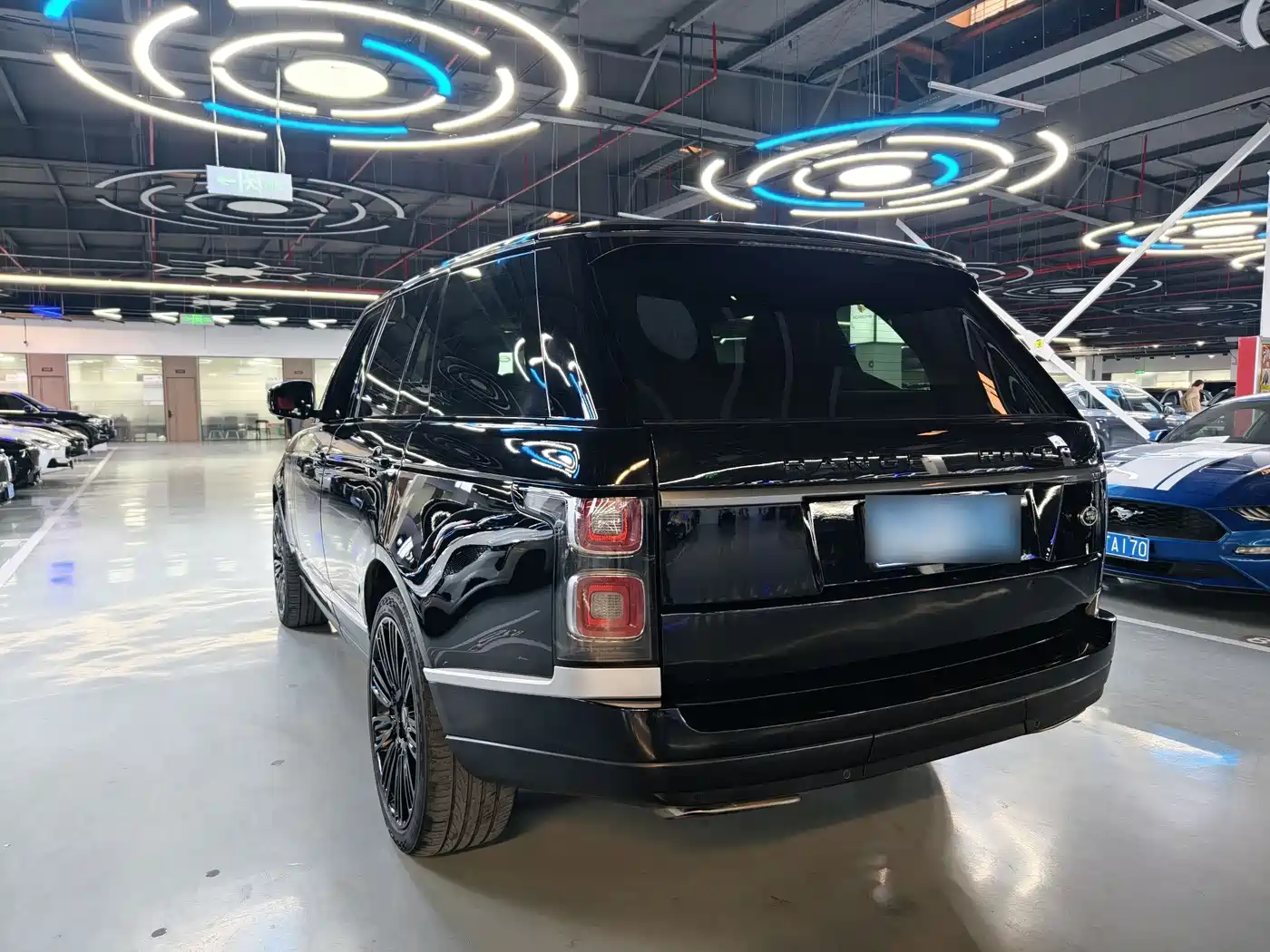 Land Rover Range Rover 2019 3.0 SC V6 Golden Age Edition фото 13