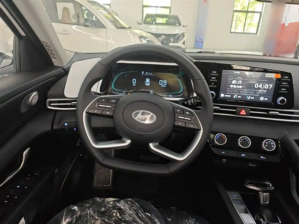 Hyundai Elantra 2023 1.5L CVT GLX Elite Edition фото 7