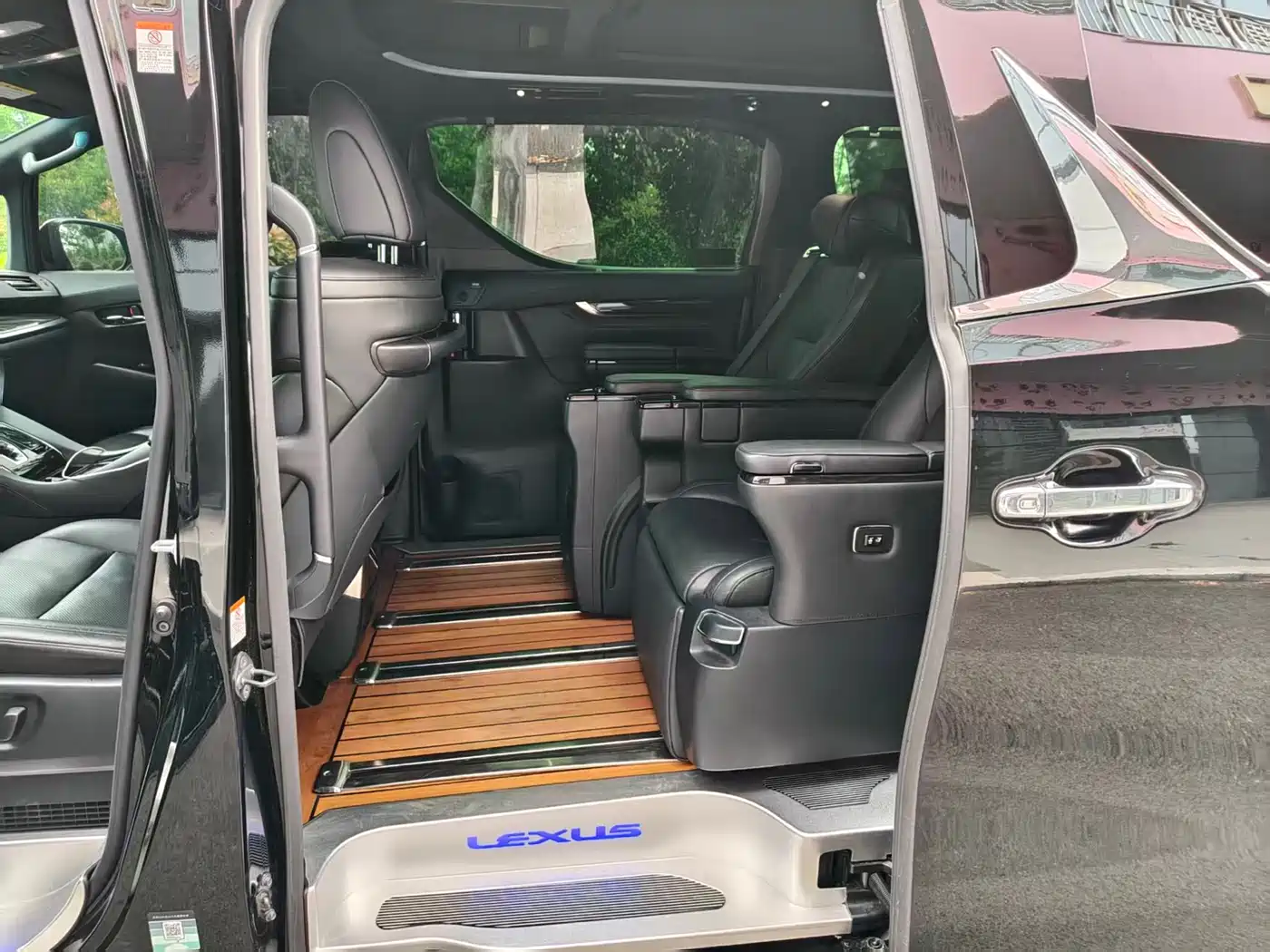 Toyota Vellfire 2019 Hybrid 2.5L HV Premium Edition фото 5