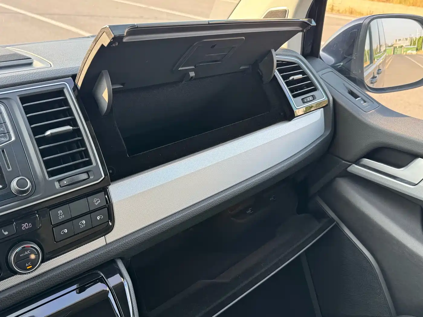 Volkswagen Multivan 2018 2017 2.0TSI AWD Premium Edition 7-Seater