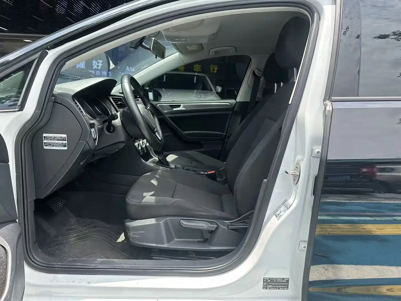 Photo 3 - Volkswagen Golf