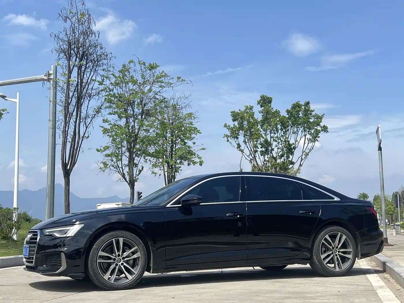 Audi A6L 2021 40 TFSI Luxury Sport фото 3