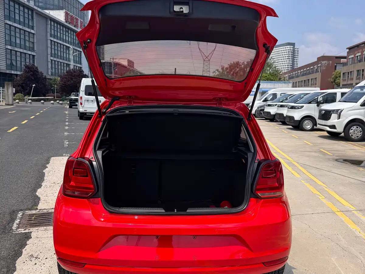Volkswagen Polo 2014 1.6L Automatic Comfort Edition фото 15