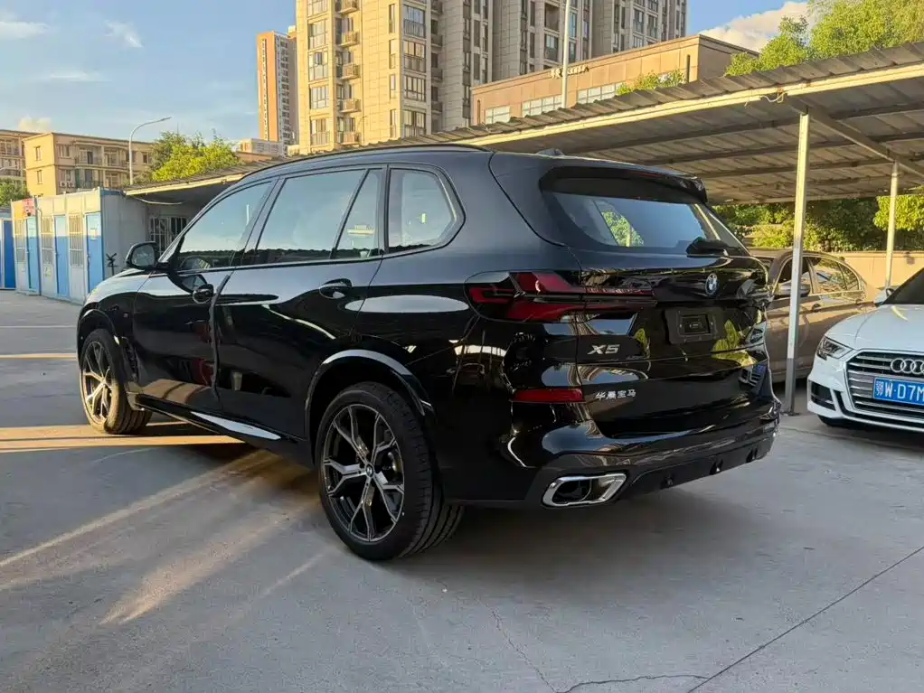 BMW X5 2026 2026 Facelift xDrive 30Li Exclusive M Sport Shadowline Package