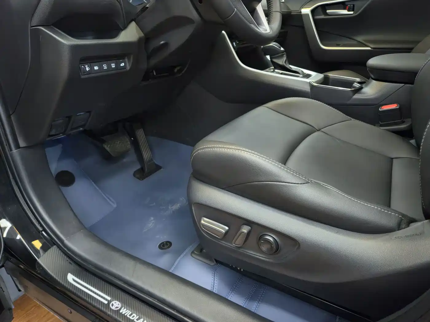 Toyota Wildlander 2024 2024 2.0L CVT 2WD Luxury PLUS Edition