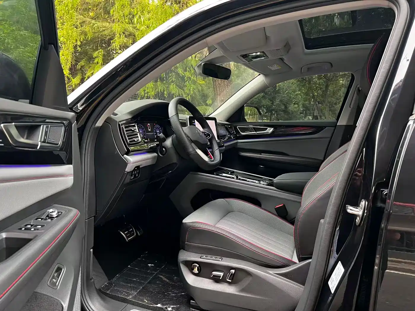 Volkswagen Teramont 2024 530 V6 4WD Dragon Auspicious Edition фото 5