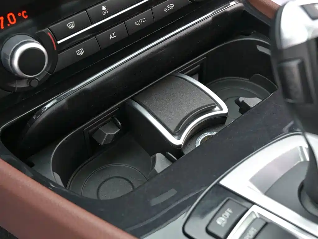 BMW 5 Series GT 2017 528i Leading Model фото 14