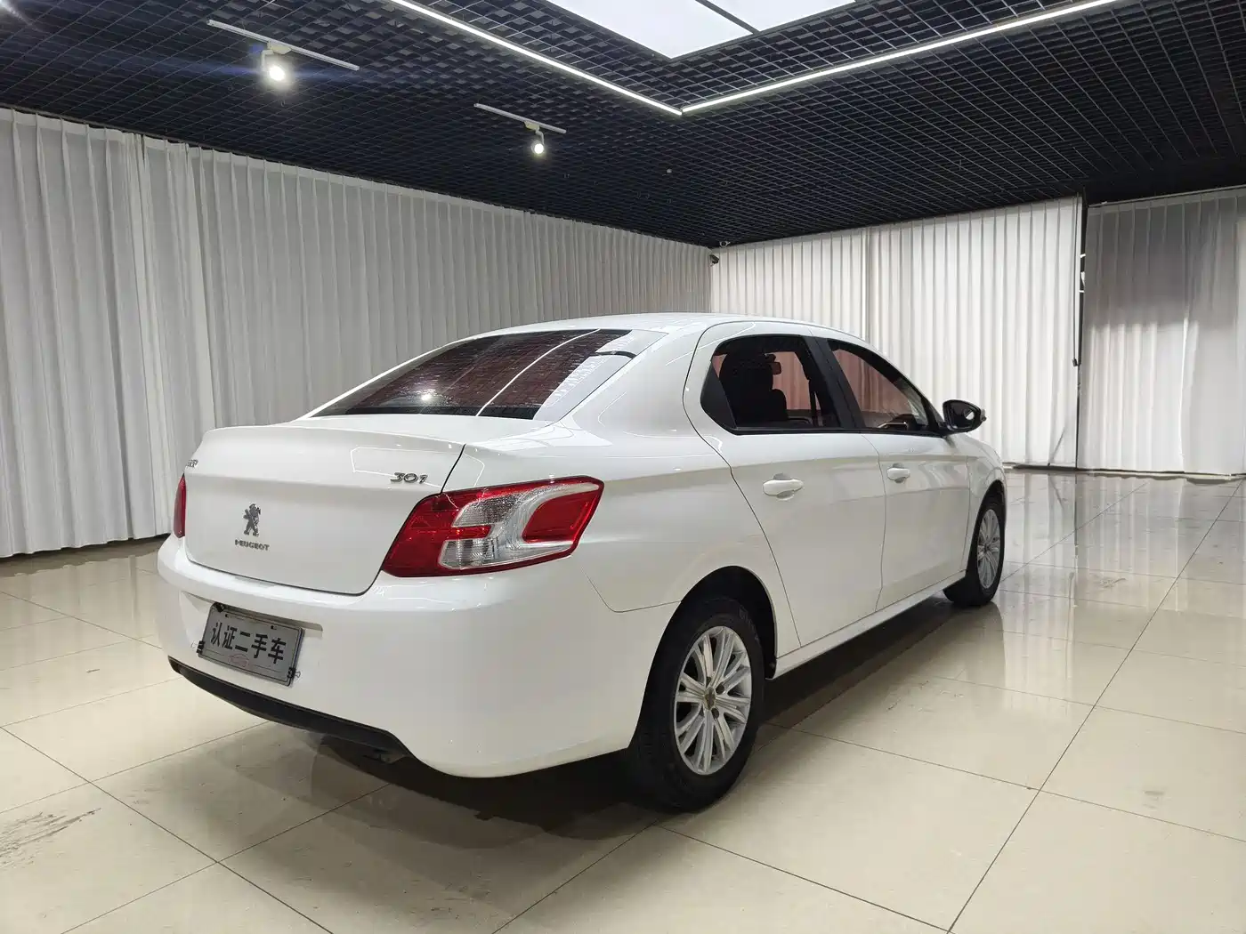 Peugeot 301 2016 1.6L Manual Comfort Edition фото 5