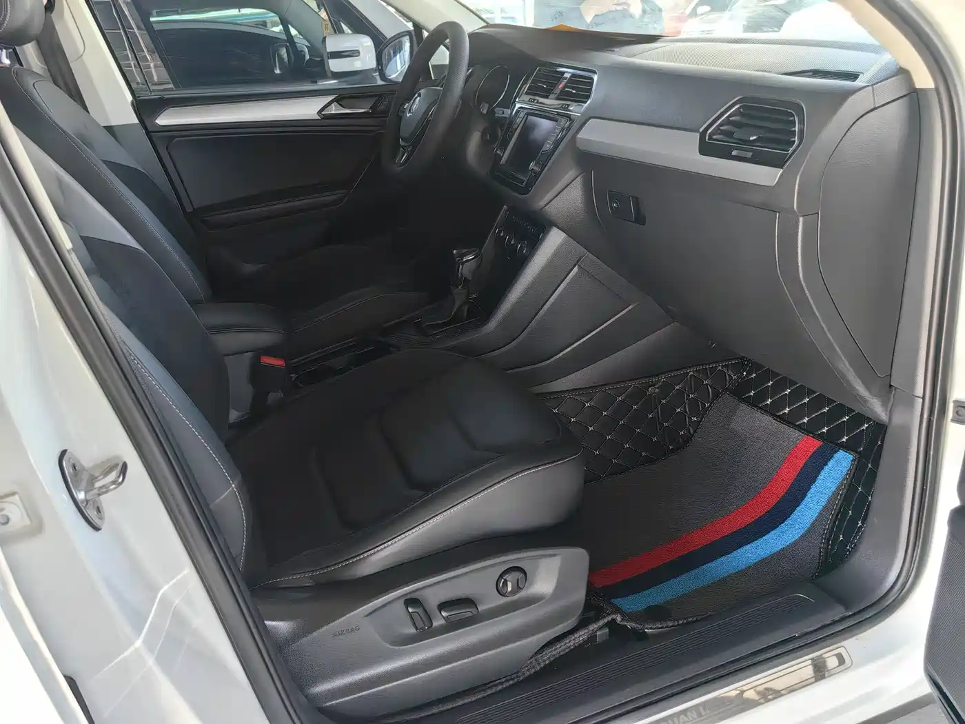 Volkswagen Tiguan L 2017 330TSI Automatic 2WD Luxury Edition фото 15