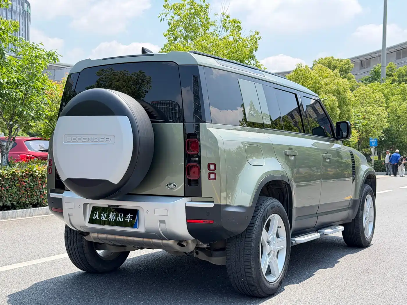 Land Rover Defender 2020 Model 110 P400 HSE фото 5