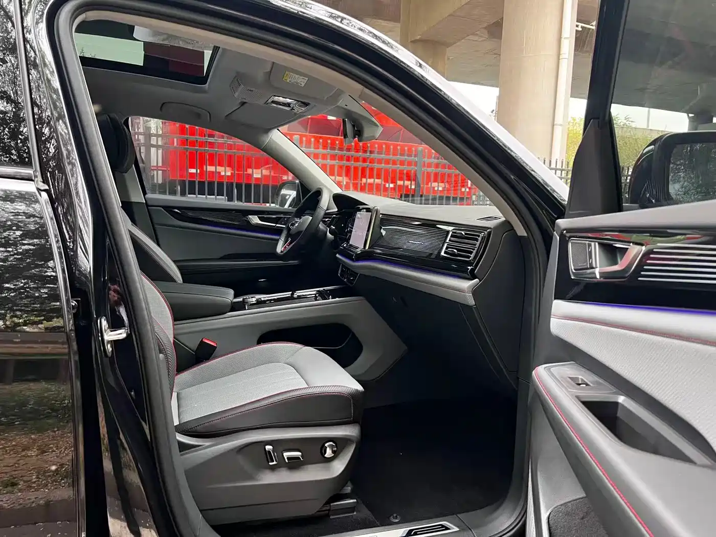 Volkswagen Teramont 2024 530 V6 4WD Dragon Auspicious Edition фото 12