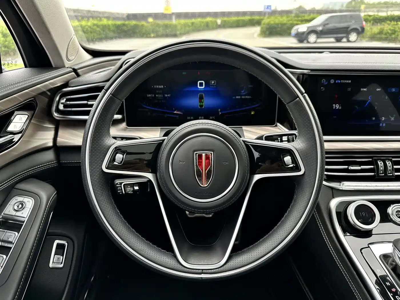 Hongqi H9 2022 2.0T Smart Connect Flag Enjoy Edition фото 18
