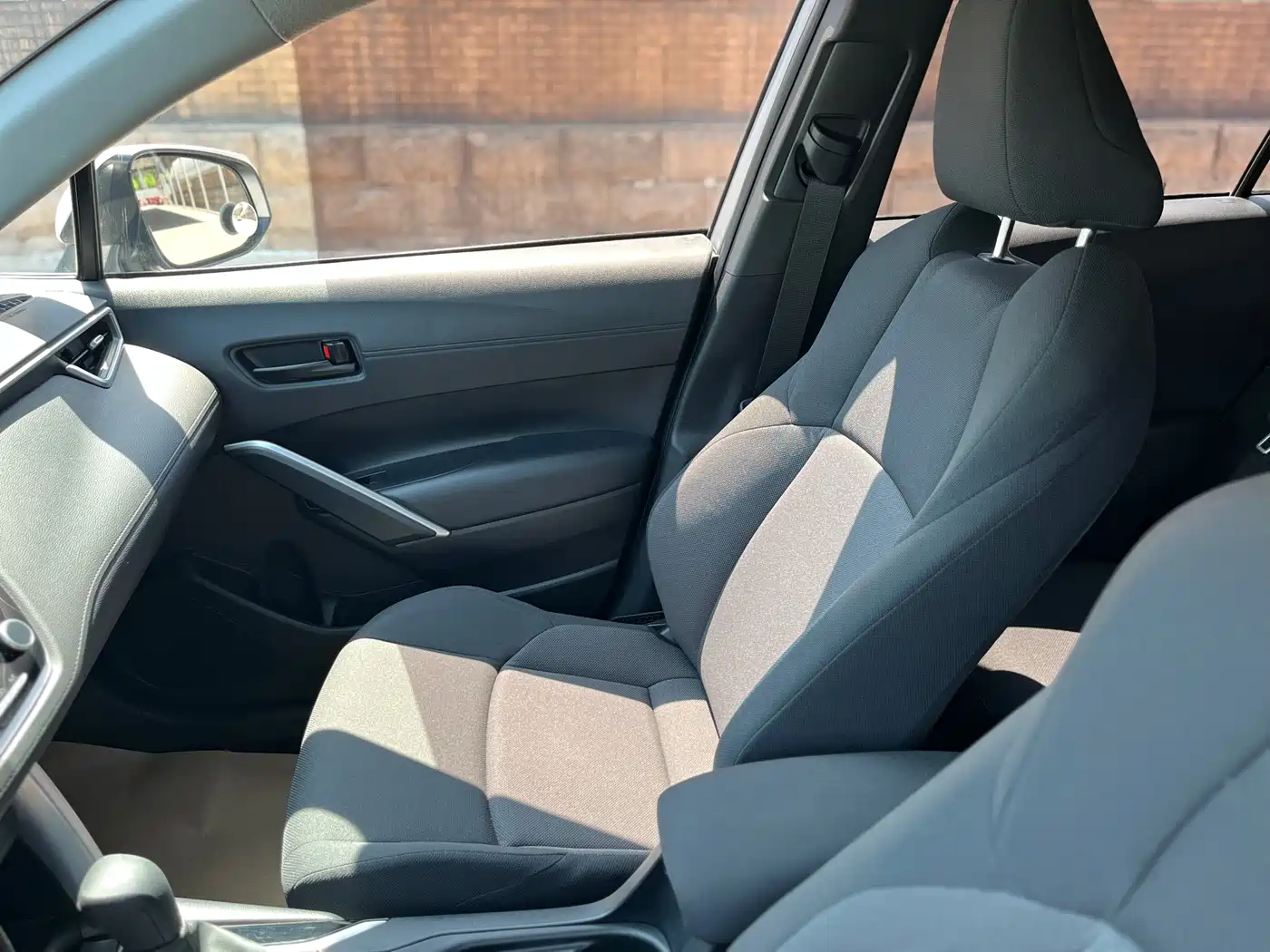 Toyota Frontlander 2022 2.0L CVT Elite фото 9