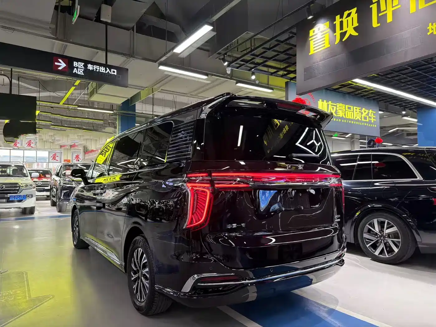 Hongqi HQ9 PHEV 2024 Model 2.0T AWD Business Edition фото 4