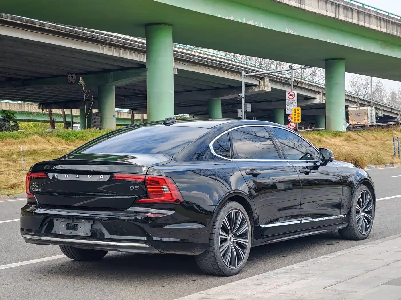 VOLVO S90