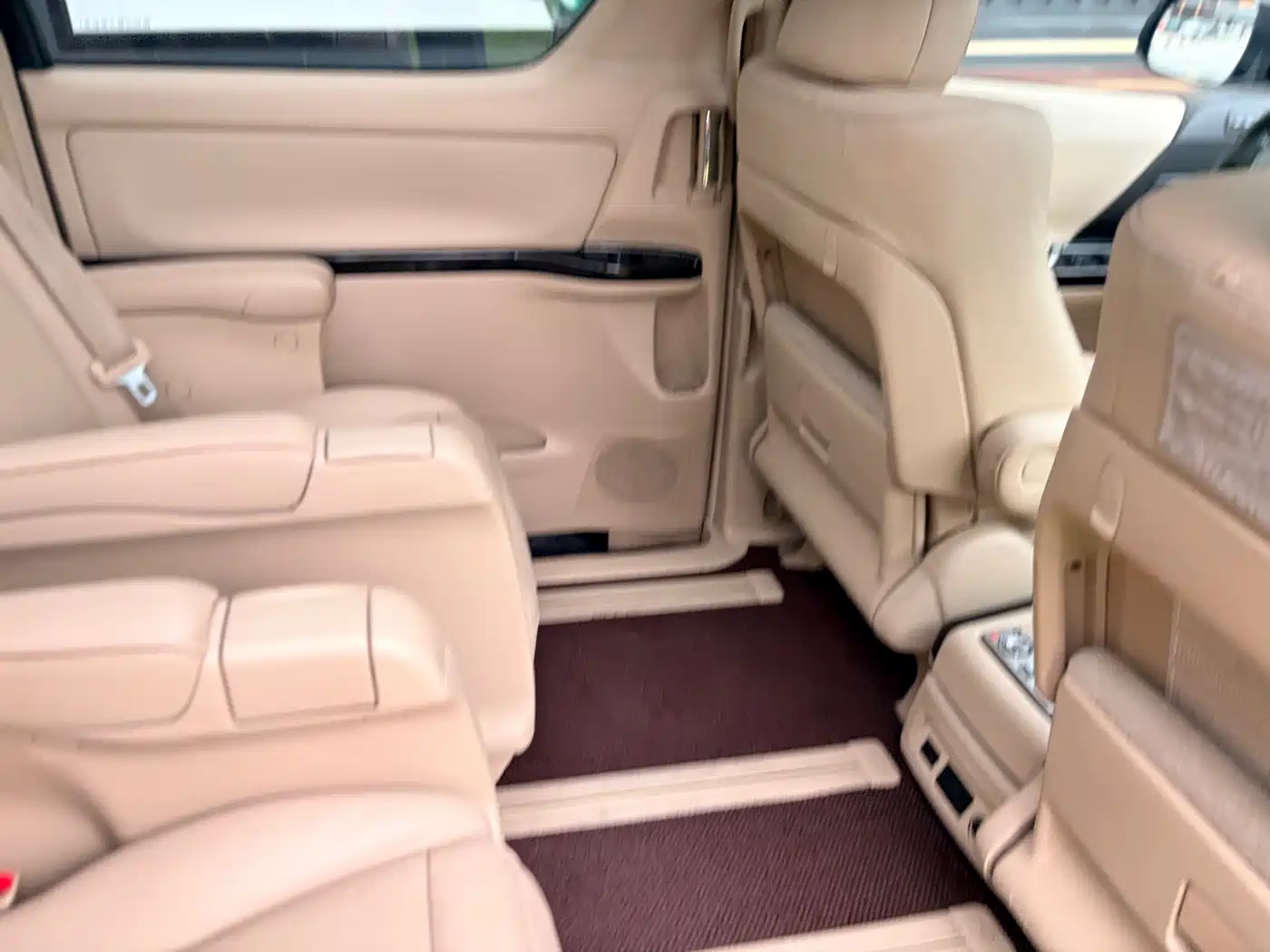 Toyota Alphard фото 16