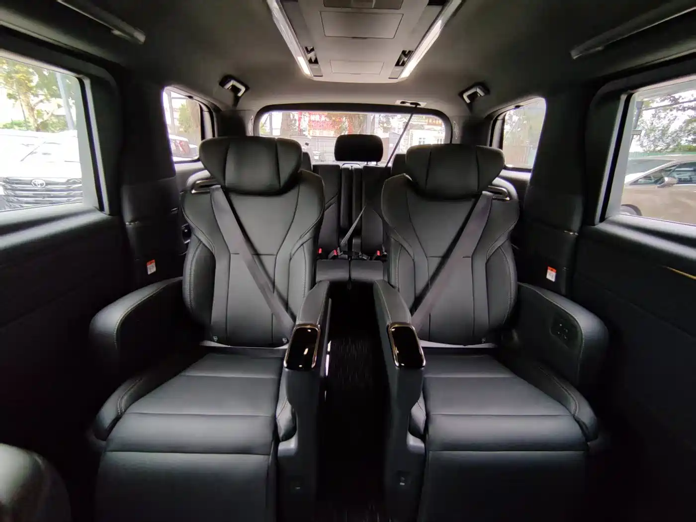 Toyota Alphard 2025 Hybrid 2.5L Prestige Gold Edition фото 8