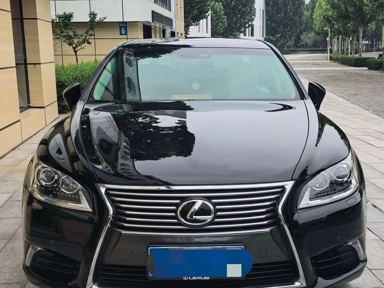 Lexus LS