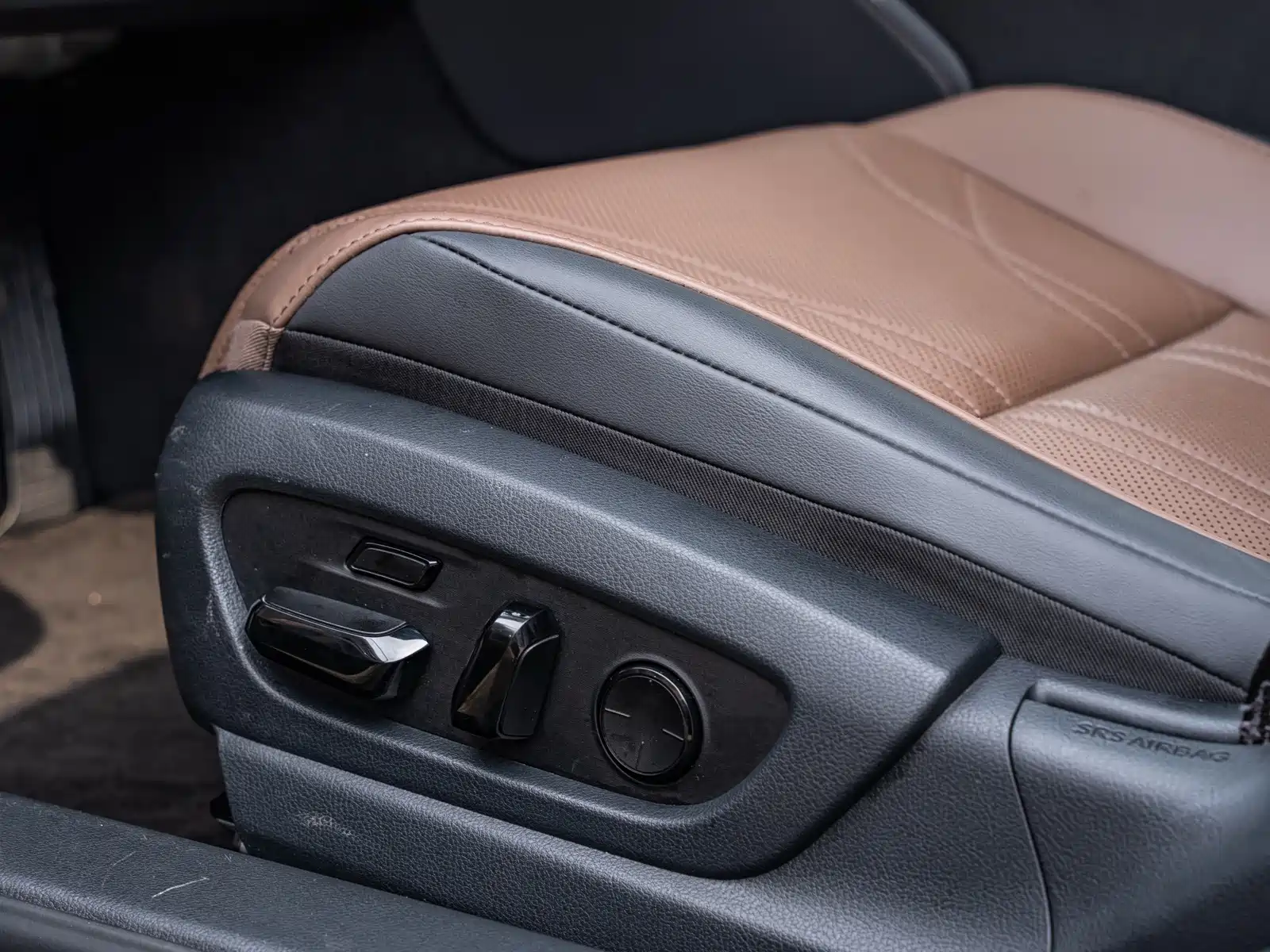 Photo 19 - Lexus ES