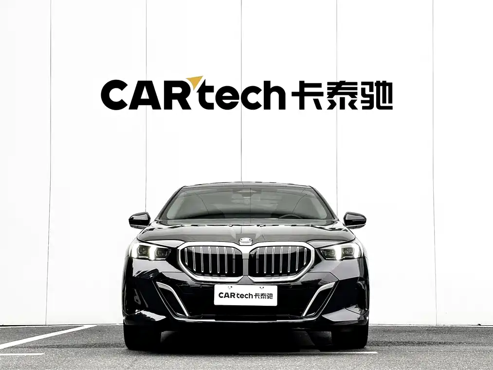BMW 5 Series 2024 530Li Leading M Sport Package фото 3
