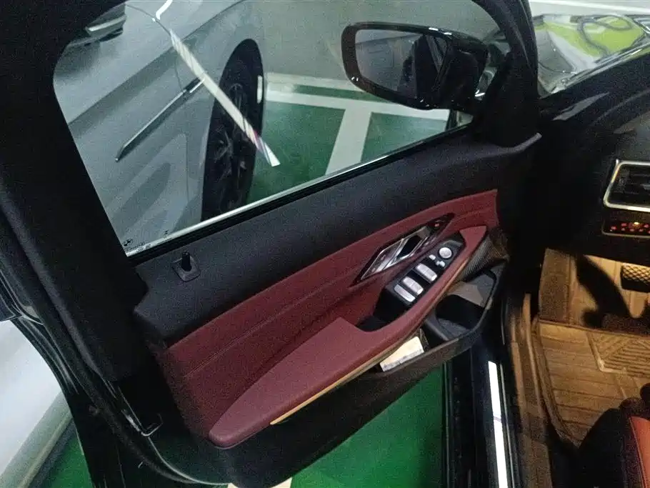 BMW 3 Series 2023 320Li M Sport Package фото 7