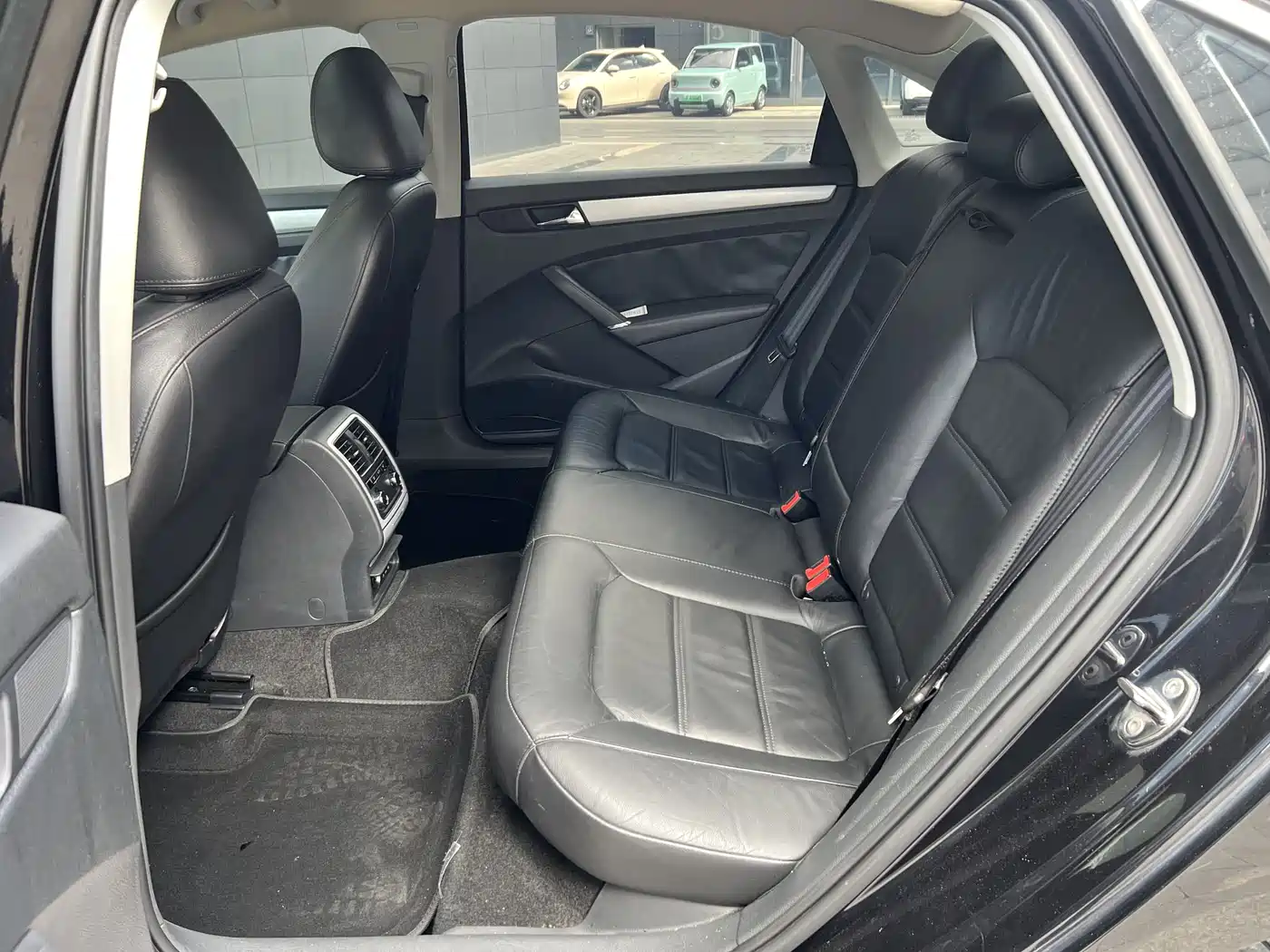 Volkswagen Passat 2014 1.4TSI Manual Luxury Edition фото 11