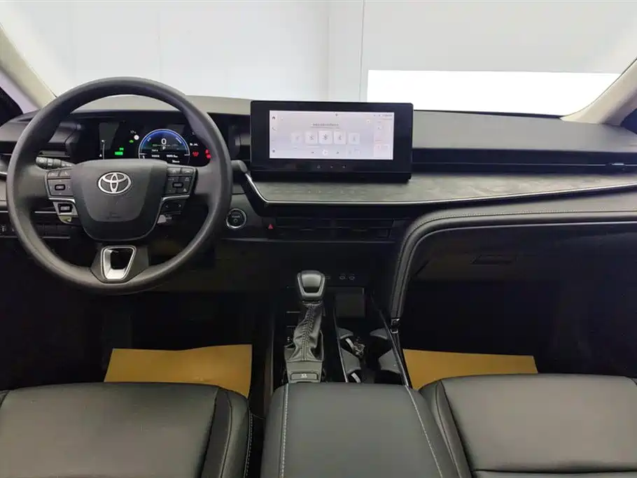 Toyota Camry 2024 Hybrid 2.0HE Elite Edition фото 12