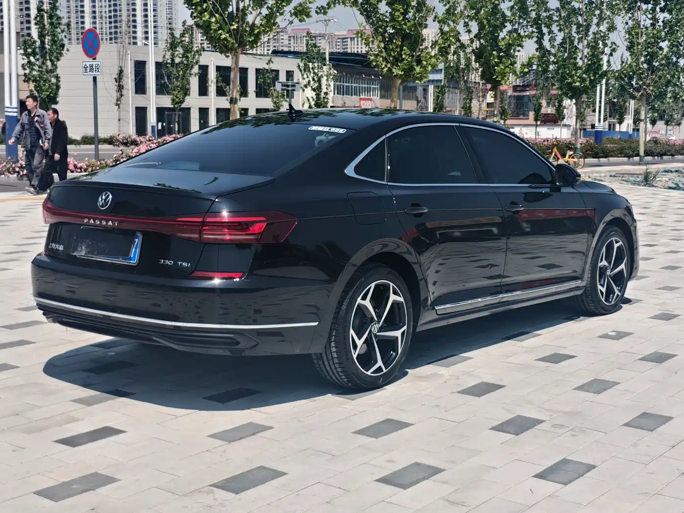 Volkswagen Passat 2025 Outstanding 330TSI Starlight Elite Edition фото 9